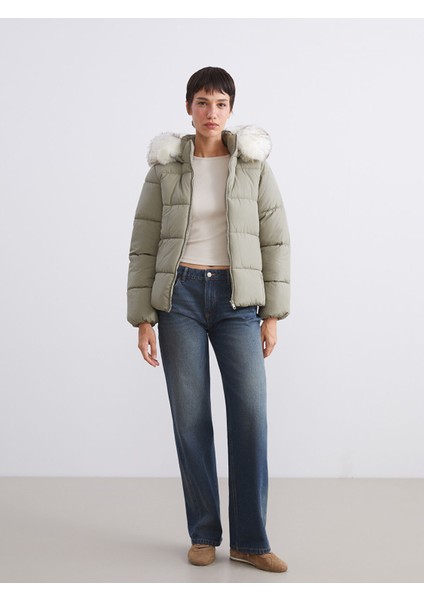 Yeni Sezon Kadın Kapüşonlu Düz Şişme Mont modelleri