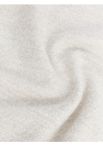 Yeni Sezon Düz Püsküllü Kadın Atkı indirimleri