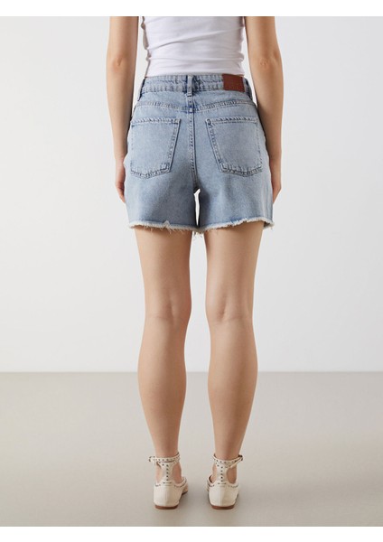 Yeni Sezon Dar Fit Yırtık Detaylı Kadın Jean Şort fırsatları