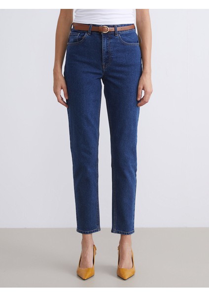 Yeni Sezon Beli Kemerli Mom Fit Kadın Jean Pantolon fiyatları