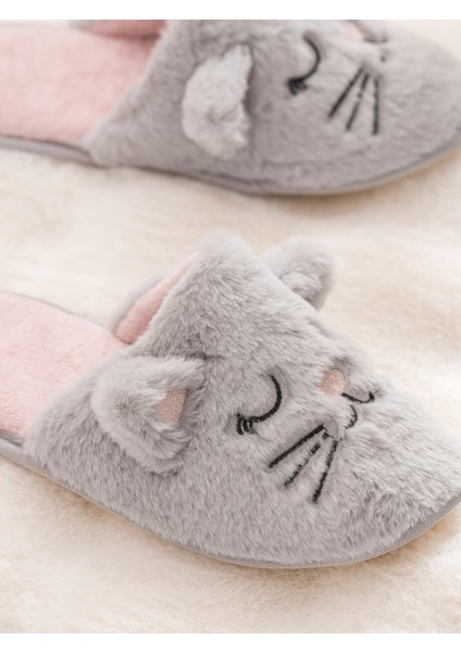 Yeni Sezon Nakışlı Pelüş Kadın Ev Terliği modelleri