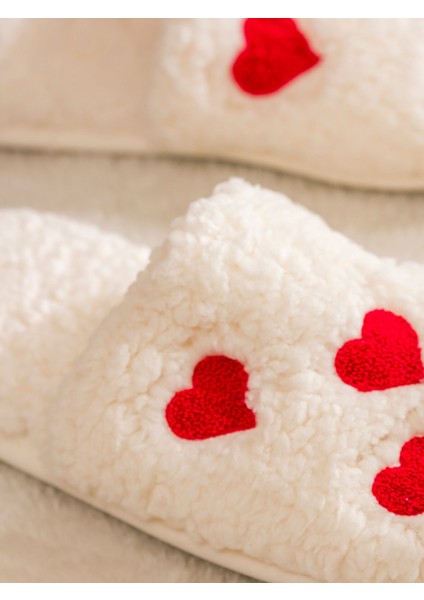 Yeni Sezon Kalp Nakışlı Pelüş Kadın Ev Terliği modelleri