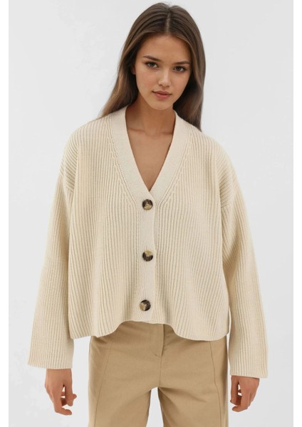 Kadın V Yaka Düğmeli Oversize Triko Hırka Krem Doğal