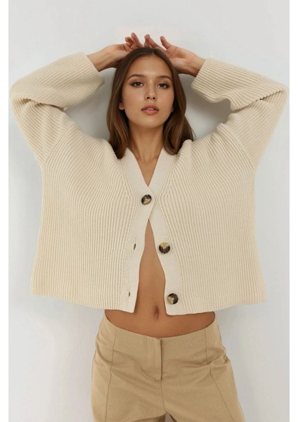 Kadın V Yaka Düğmeli Oversize Triko Hırka Krem Doğal