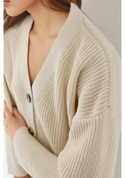 Kadın V Yaka Düğmeli Oversize Triko Hırka Krem Doğal