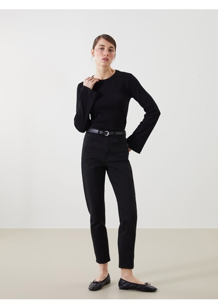 Yeni Sezon Beli Kemerli Mom Fit Kadın Jean Pantolon