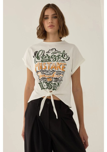 Kadın Baskılı Kısa Tişört Tozlu Beyaz modelleri