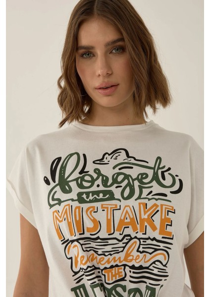 Kadın Baskılı Kısa Tişört Tozlu Beyaz