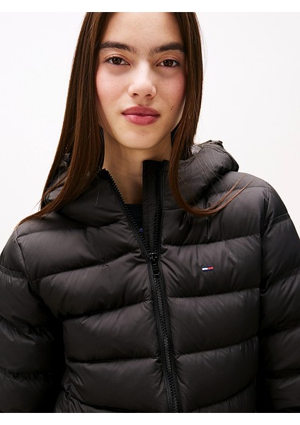 Tommy Hılfıger Kadın Marka Bayrak Logolu Sabit Kapüşonlu Kapitone Dolgulu Siyah Mont DW0DW21617 Bds fiyatları