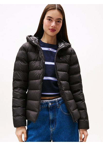 Tommy Hılfıger Kadın Marka Bayrak Logolu Sabit Kapüşonlu Kapitone Dolgulu Siyah Mont DW0DW21617 Bds