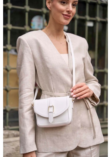 Beyaz Kadın Tokalı Deri Görünümlü Mini El ve Omuz Çantası fiyatları