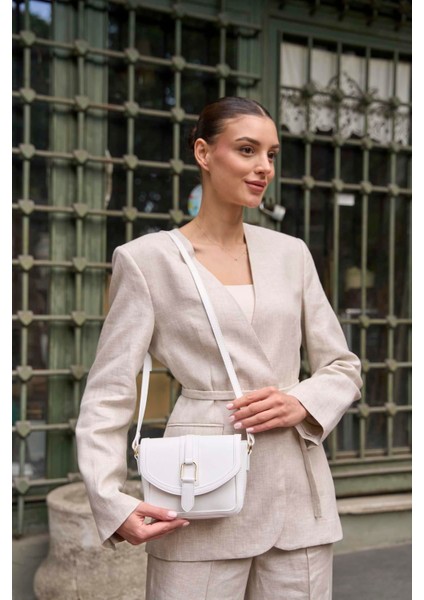 Beyaz Kadın Tokalı Deri Görünümlü Mini El ve Omuz Çantası modelleri