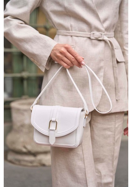 Beyaz Kadın Tokalı Deri Görünümlü Mini El ve Omuz Çantası fırsatları