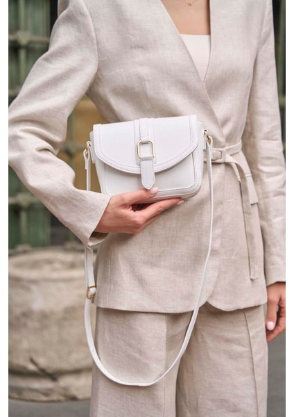 Beyaz Kadın Tokalı Deri Görünümlü Mini El ve Omuz Çantası indirimleri