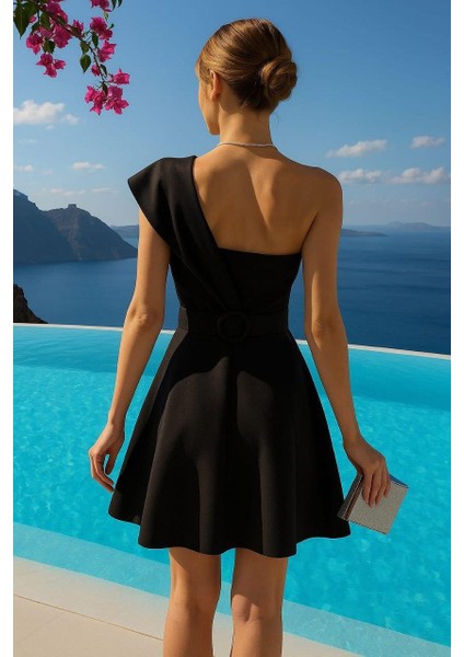 Esnek Dalgıç Kumaş Omuz Detay Tasarımlı Kemerli Mini Abiye Elbise 582093 Siyah fiyatları