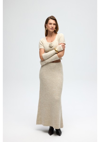 Lumi Gül Detay Bej Crop Etek Triko Takım