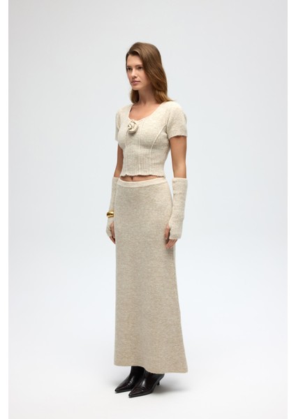 Lumi Gül Detay Bej Crop Etek Triko Takım modelleri