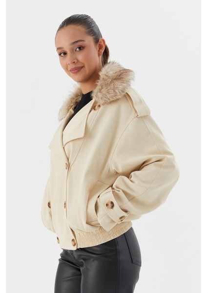 Yakası Kürklü Kısa Trenç Krem fırsatları