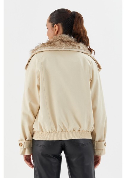 Yakası Kürklü Kısa Trenç Krem indirimleri