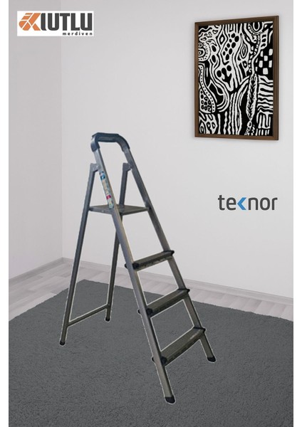Kutlu Dayanıklı Metal Basamaklı Merdiven