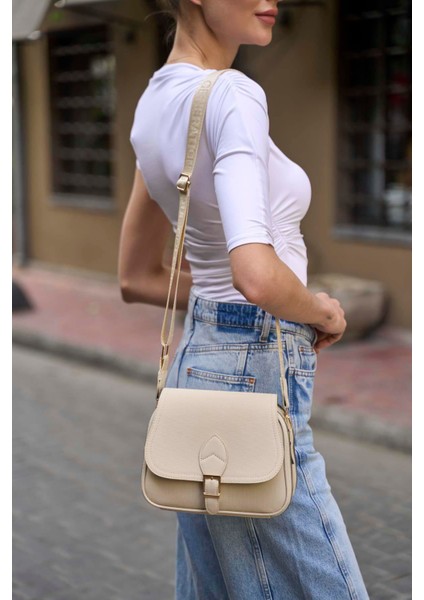 Krem Kadın Trendy Günlük Tokalı El ve Omuz Çantası modelleri