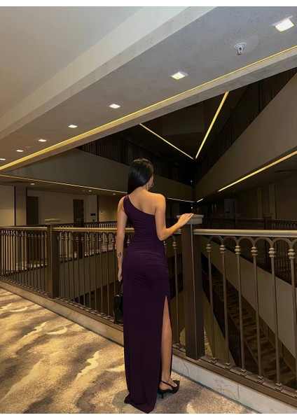 Sandy Kumaş Tek Omuz Detaylı Uzun Elbise 583186 Mor fırsatları