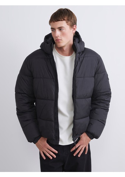 Yeni Sezon Standart Kalıp Kapüşonlu Erkek Şişme Mont