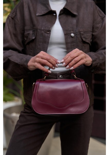 Bordo Kadın Kapaklı Çapraz Askılı El ve Omuz Çanta