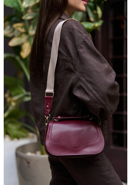 Bordo Kadın Kapaklı Çapraz Askılı El ve Omuz Çanta indirimleri
