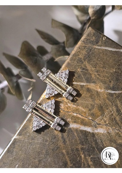 - Glow Earrings – Gold Kaplama Taş Detaylı Kadın Küpe (KOD-335)