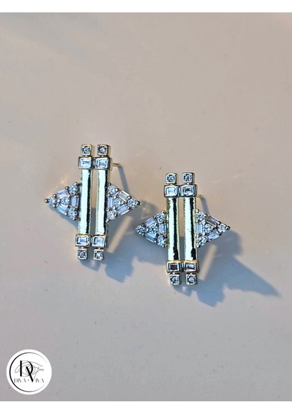 - Glow Earrings – Gold Kaplama Taş Detaylı Kadın Küpe (KOD-335) modelleri