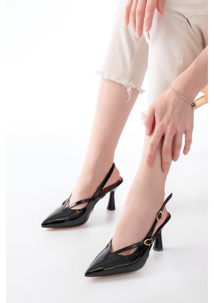 4962 Siyah Rugan Sivri Burun Tokalı Yuvarlak Topuk Kadın Sandalet fiyatları