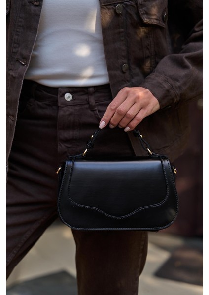 Siyah Kadın Kapaklı Çapraz Askılı El ve Omuz Çanta fırsatları
