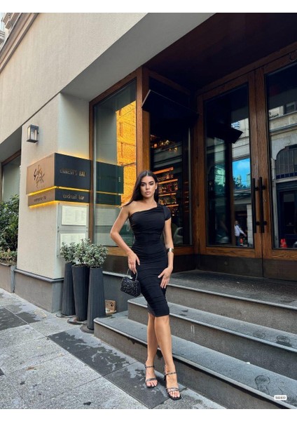 Tek Kol Detaylı Sandy Kumaş Elbise 583009 Siyah fiyatları