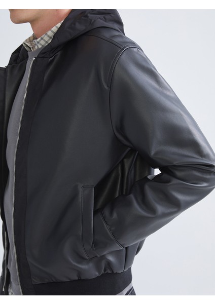 Yeni Sezon Standart Kalıp Kapüşonlu Erkek Deri Görünümlü Ceket modelleri