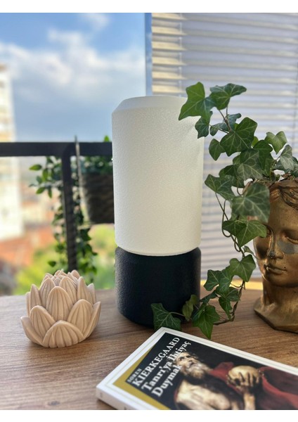 Cylora Minimalist Masa Lambası – Siyah & Krem Silindirik Tasarım 30,5 cm | E14 Duy