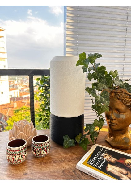 Cylora Minimalist Masa Lambası – Siyah & Krem Silindirik Tasarım 30,5 cm | E14 Duy