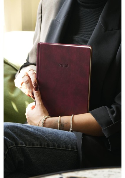 Business 2026 Günlük Ajanda 17x24cm Sert Kapak Ivory 80gr. Ayraçlı fiyatları