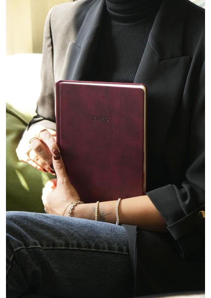 Business 2026 Günlük Ajanda 17x24cm Sert Kapak Ivory 80gr. Ayraçlı modelleri