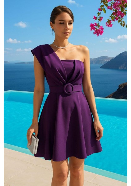 Esnek Dalgıç Kumaş Omuz Detay Tasarımlı Kemerli Mini Abiye Elbise 582093 Mor