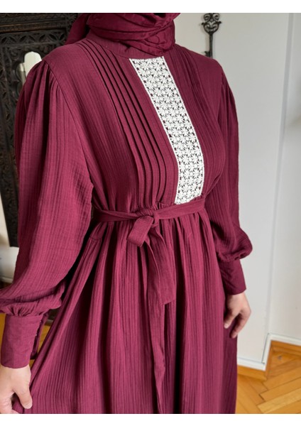 Bordo Dantel ve Nervürlü Müslin Elbise 5087
