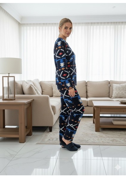 Kadın Lacivert Peluş Pijama Takımı fiyatları