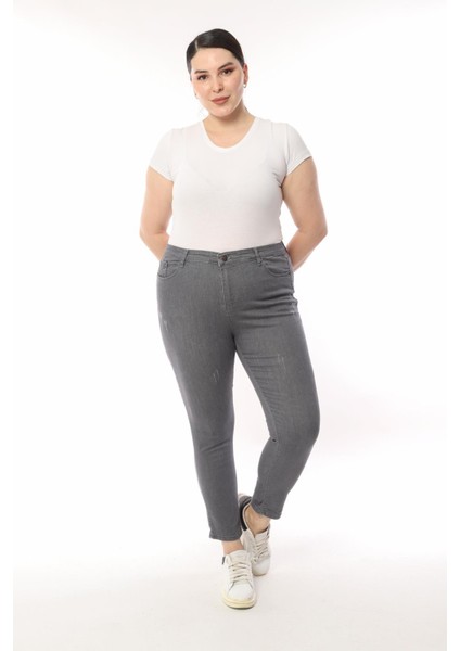 Kadın Battal Tırnaklı Taşlamalı Jeans