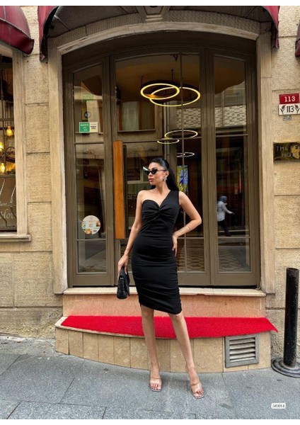 Tek Kol Göğüs Detaylı Büzgülü Elbise 583014 Siyah