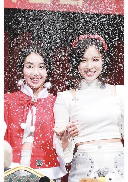 3 Adet Max Kar Köpüğü Spreyi, Eriyen Kar Taneleri, Parti Köpük Karı Yapar Kar Yağdıran Sprey 3X300 ml