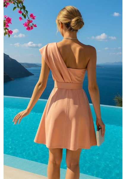 Esnek Dalgıç Kumaş Omuz Detay Tasarımlı Kemerli Mini Abiye Elbise 582093 Pudra fiyatları