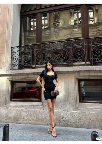 Göğüs Taşlı Bel Büzgülü Mini Elbise 582977 Siyah