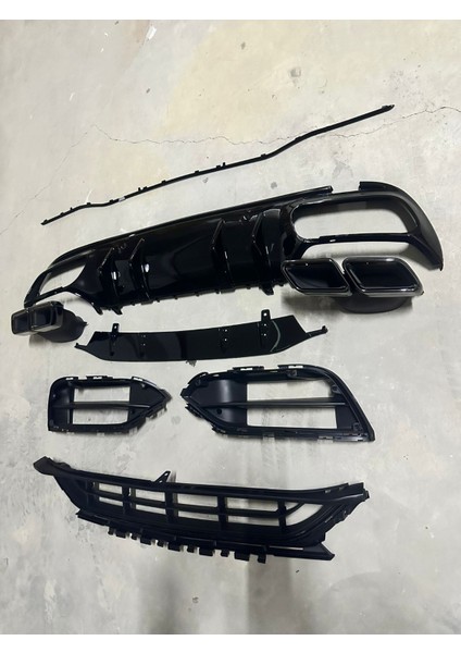 Mercedes W205 Makyajsız Uyumlu C63 Için Makyajlı Dönüşüm Seti modelleri