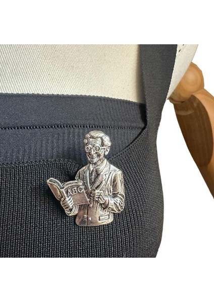 7971 Öğretmen Figürlü Broş / Yaka Iğnesi fırsatları