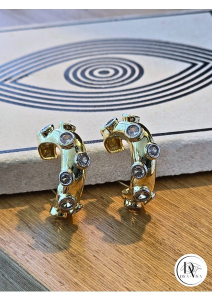 - Glow Earrings – Gold Kaplama Taş Detaylı Halka Kadın Küpe (KOD-332)
